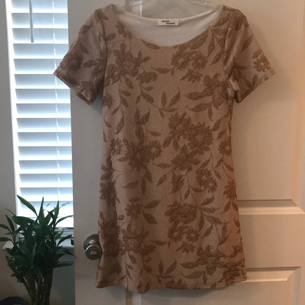 Simple gold short sleeve dress